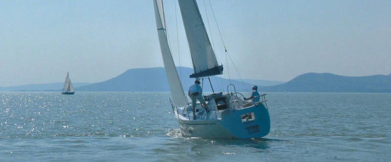 Balaton 295 - Vitorláshajó, a Vega Yachtsport által fejlesztve